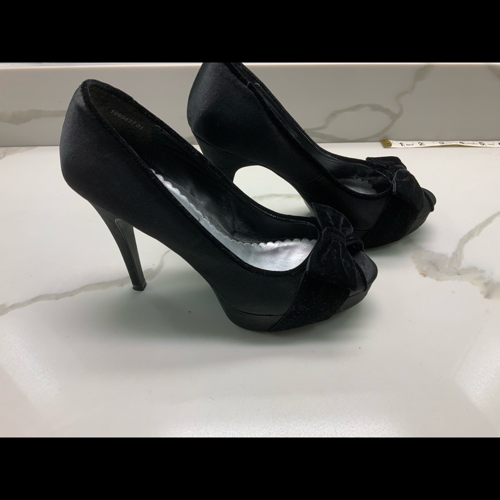 Super cute peep toes